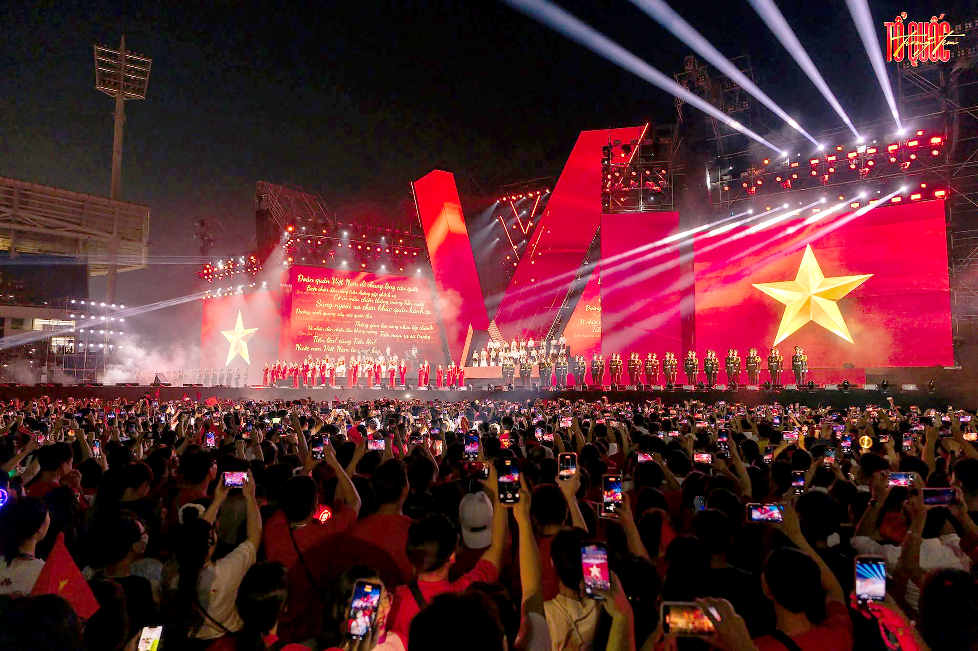 Concert "Tổ quốc trong tim" tạo nên một không gian kết nối nhiều thế hệ bằng niềm tự hào Việt Nam (ẢNH: BTC)